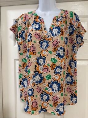 Banana Republic flowered blouse , flows